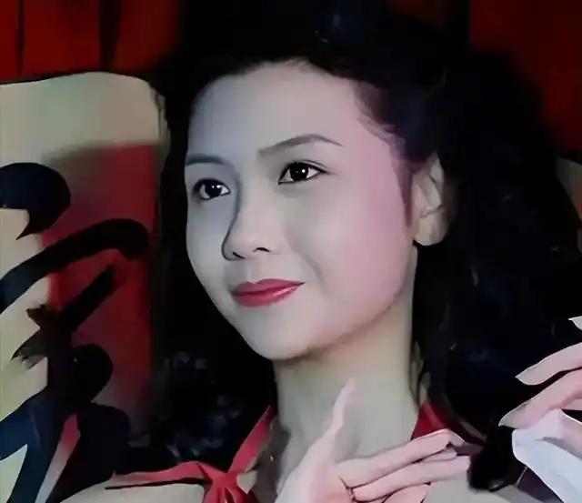 23岁因“脱”走红，被王晶力捧9年的邱淑贞近照曝光，57岁颜值如30岁